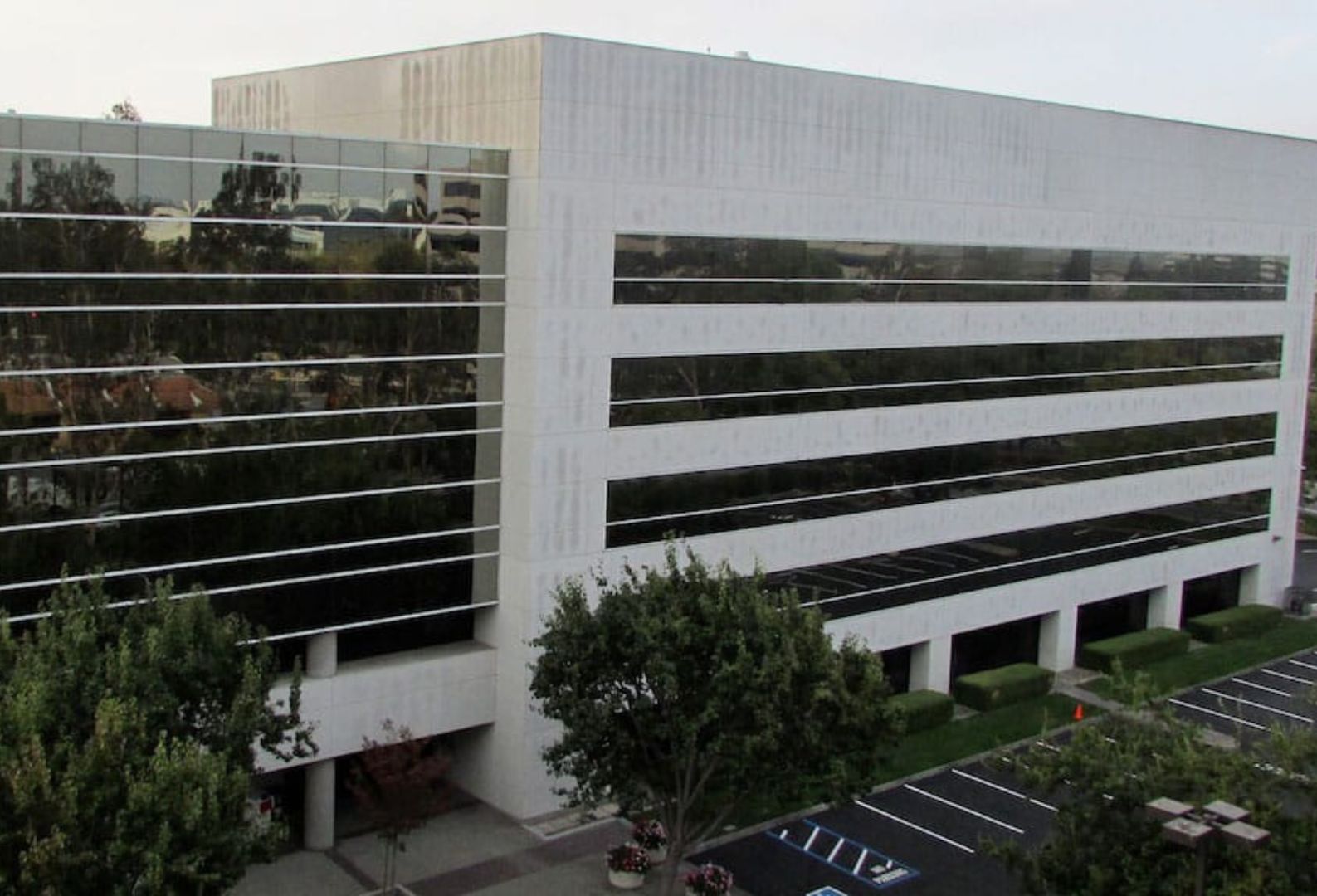 Commercial building exterior before cleaning — pacific exterior