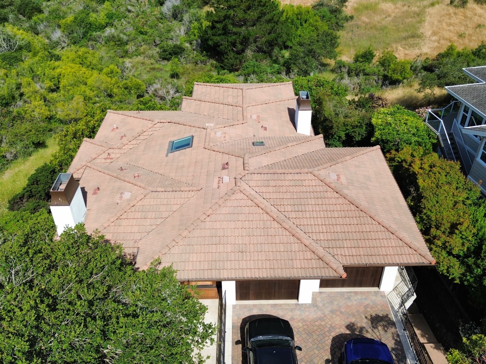 Hillside-home-clay-tile-roof